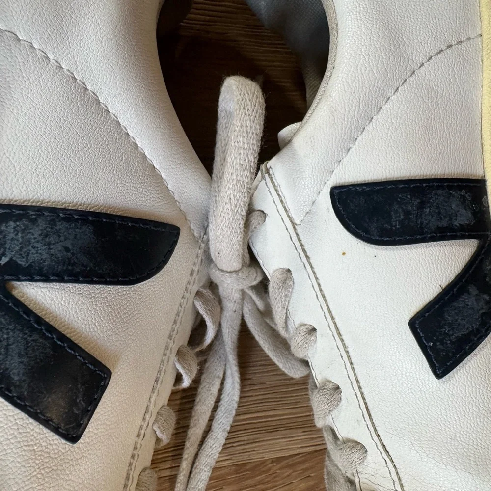 Veja White Sneakers women’s siz9 price firm!!